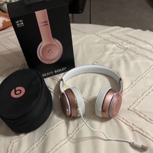 Beats Solo 3 in Rose Gold
